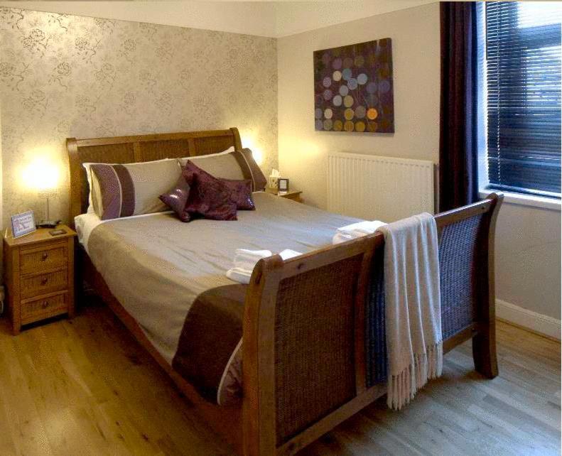 Ty Rosa Rooms Кардиф Екстериор снимка