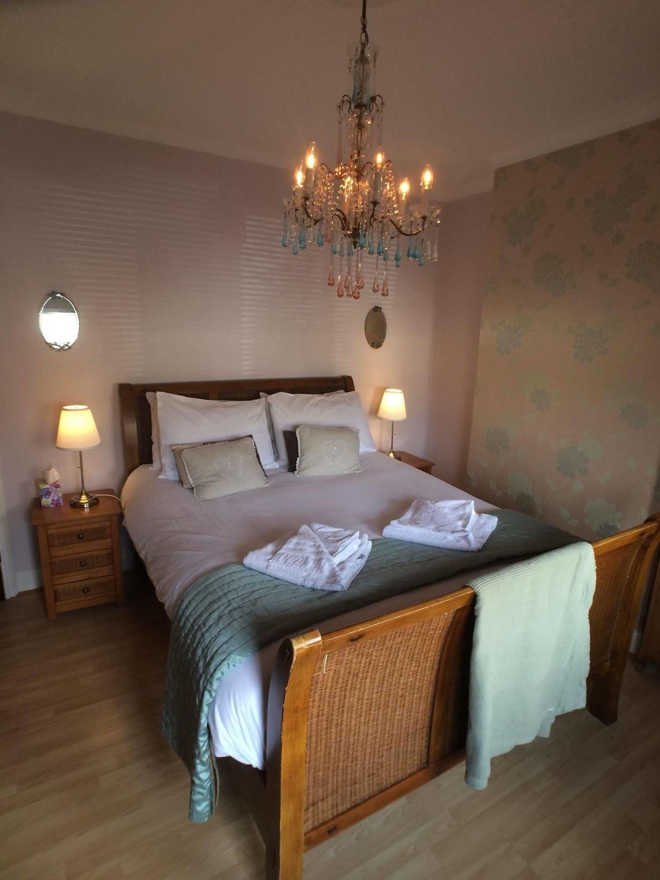 Ty Rosa Rooms Кардиф Екстериор снимка
