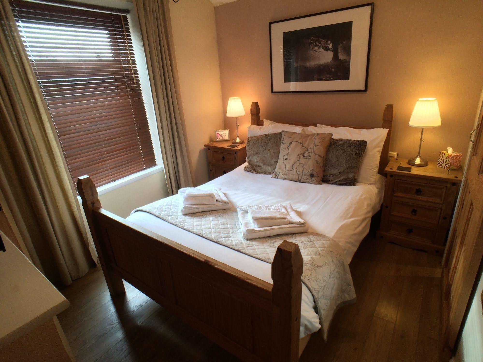 Ty Rosa Rooms Кардиф Екстериор снимка
