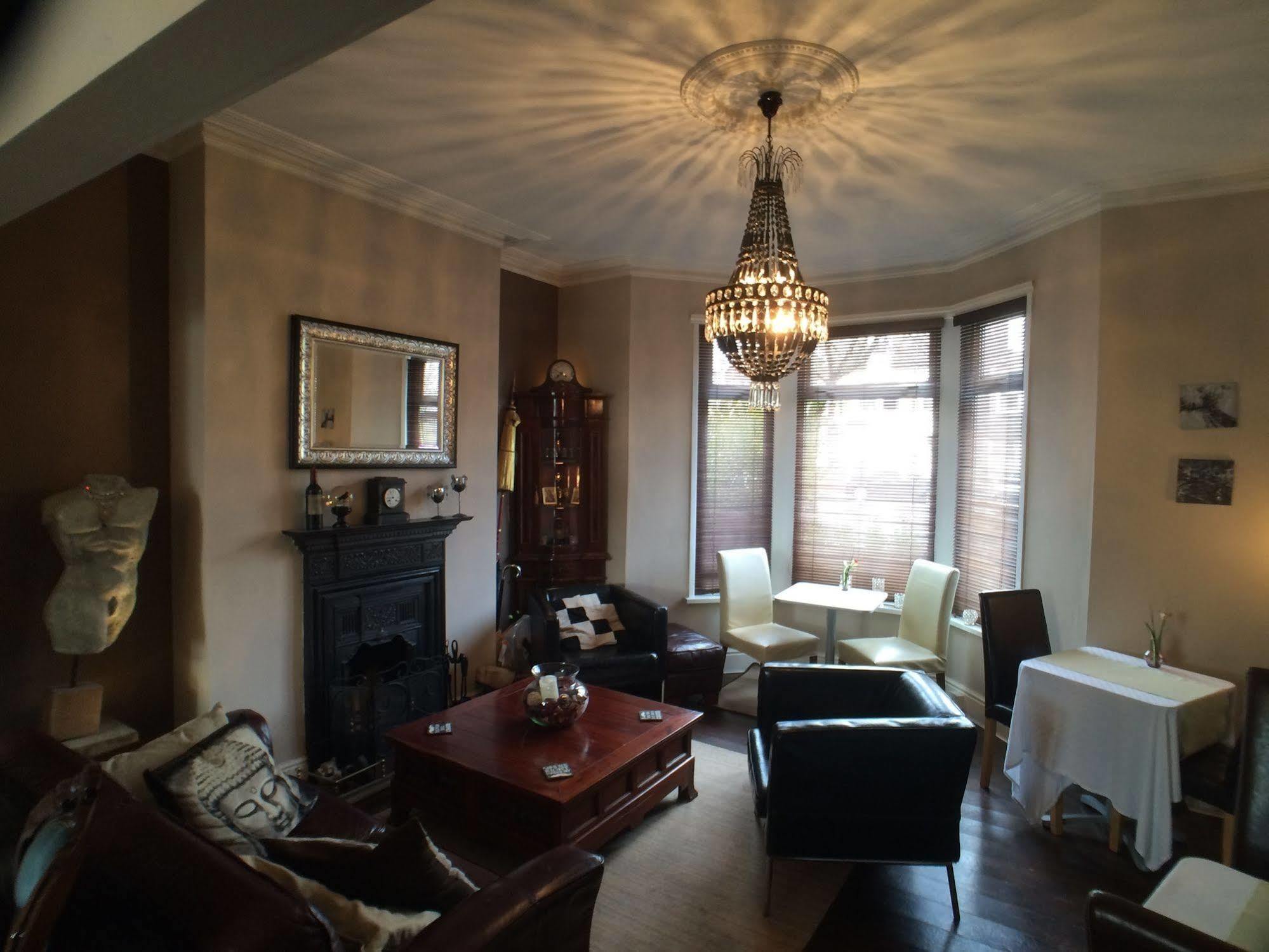 Ty Rosa Rooms Кардиф Екстериор снимка